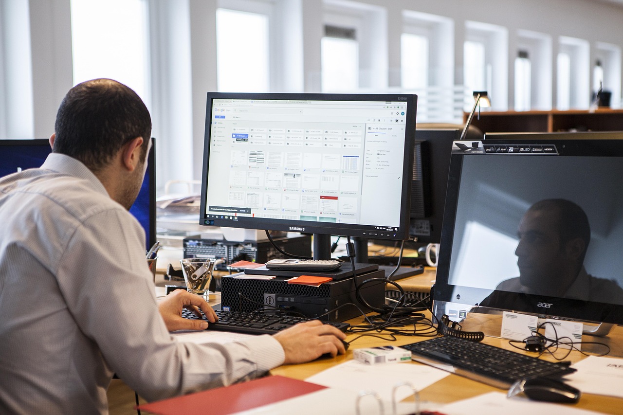 Computer, work, business — Efficient and Affordable Solutions from Expert Cleaning Companies